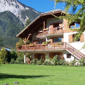 https://les-chalets-carpe-diem.hotels-rhonealpes.com