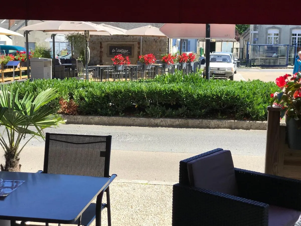 Le Relais De La Place Le Faou 2*,  France