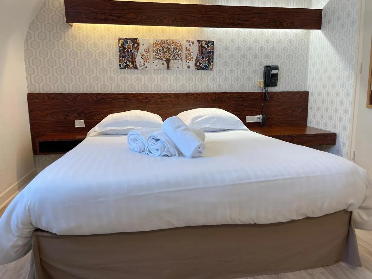 ** Hotel Le Relais De La Place Le Faou France