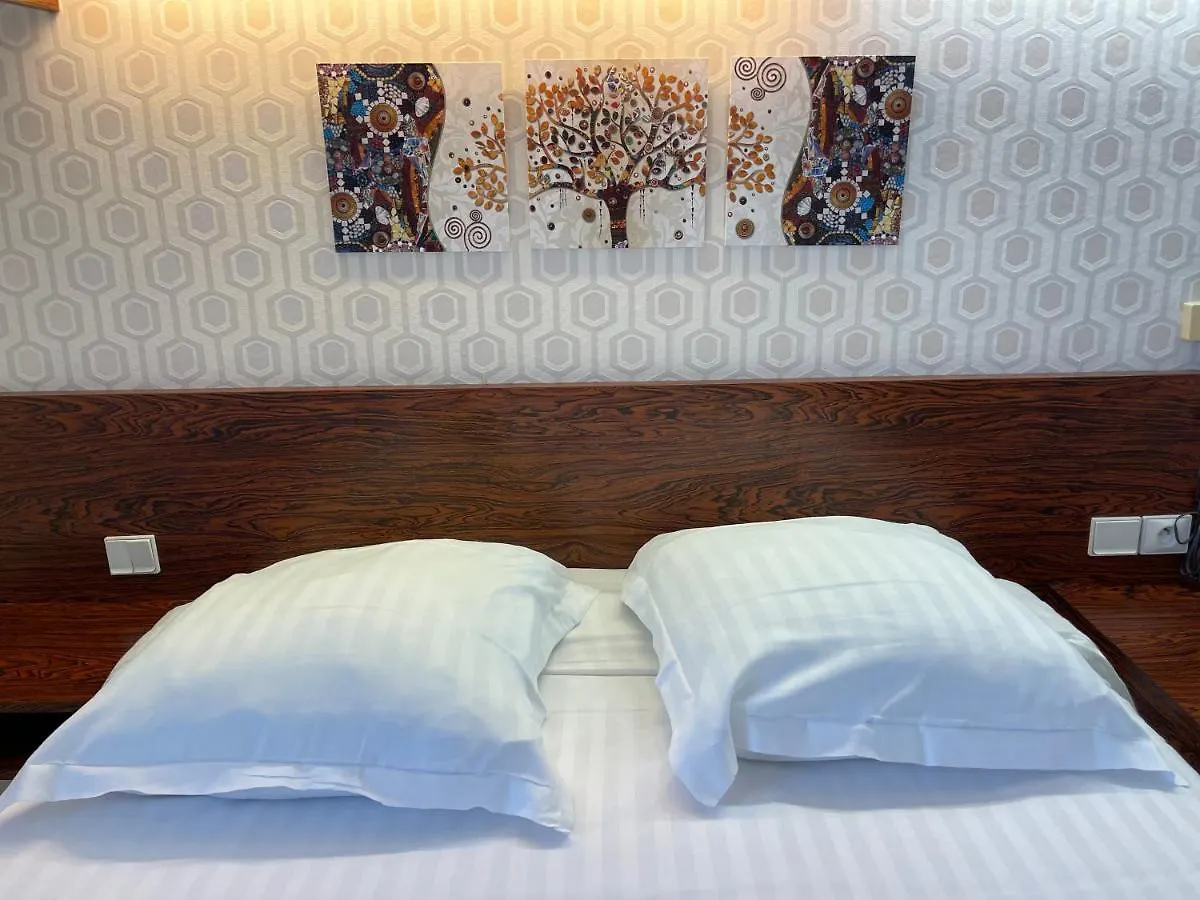 Hotel Le Relais De La Place Le Faou