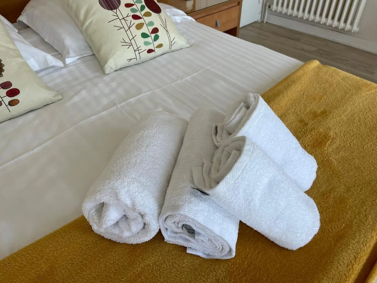 Le Relais De La Place Le Faou Hotel