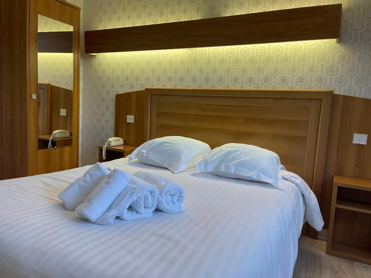 Le Relais De La Place Le Faou