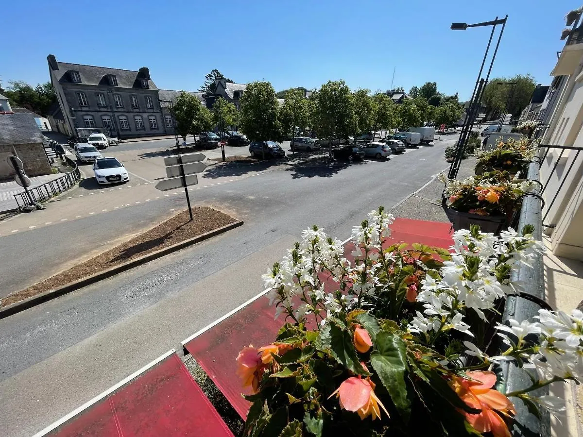 Le Relais De La Place Le Faou Hotel
