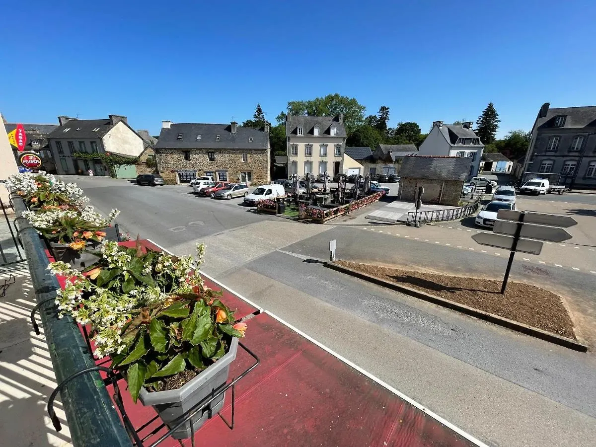 Le Relais De La Place Le Faou