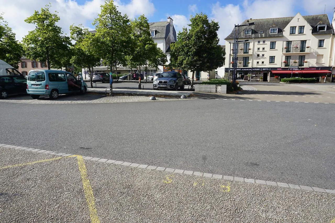 Le Relais De La Place Le Faou